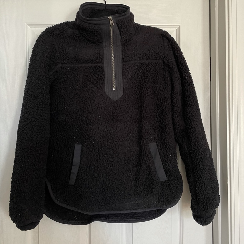 A+F Black Sherpa half zip